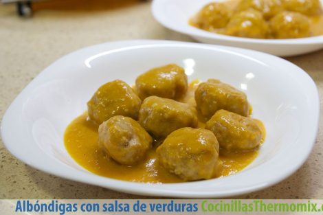 Albóndigas de carne con salsa de verduras en Thermomix