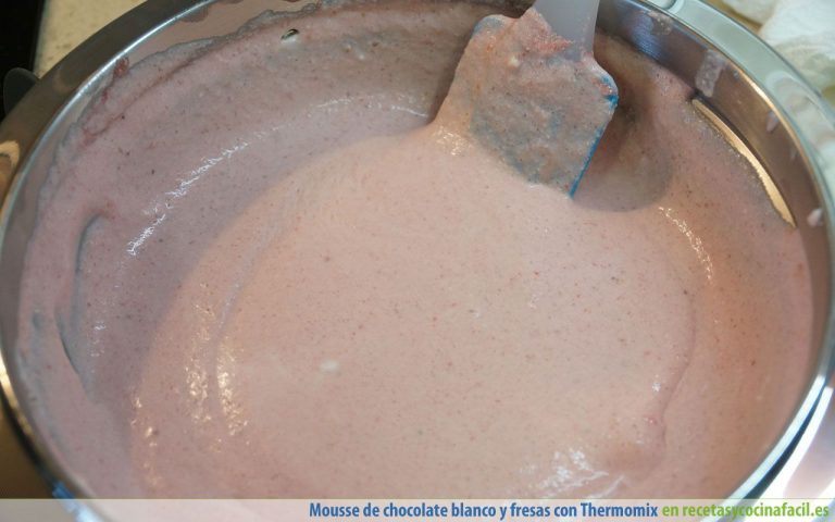 Cómo hacer mousse de chocolate blanco y fresas en Thermomix
