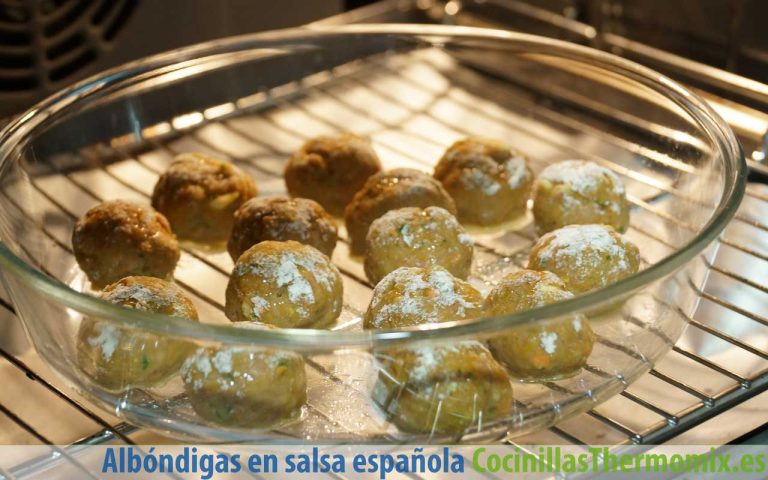 Hornear albóndigas en salsa española con Thermomix