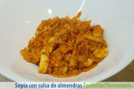 Sepia con salsa de almendras en Thermomix