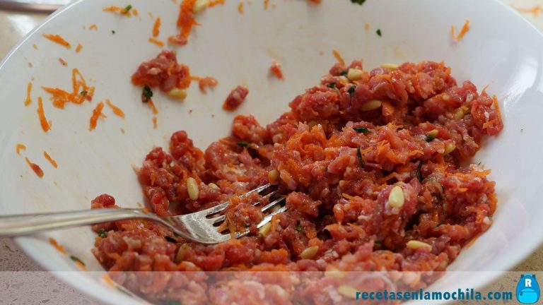 Hacer albóndigas a la española