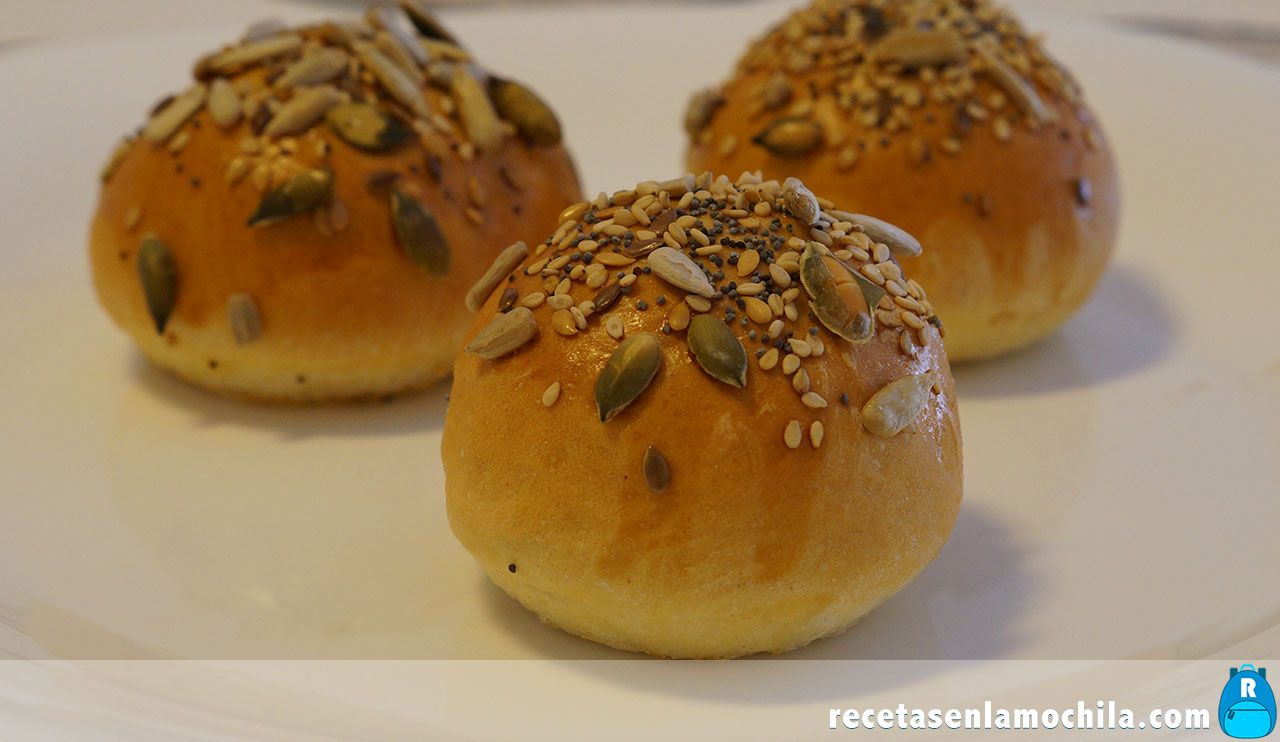 Panecillos de minihamburguesa con semillas