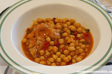 Garbanzos con manitas de cerdo