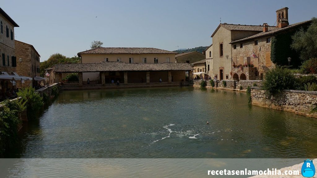 Surtidor de aguas termales en Bagno Vignone