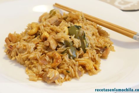 Arroz con pollo y anacardos