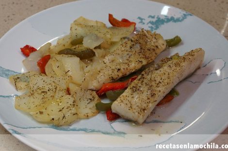 Bacalao al horno con patatas y pimiento