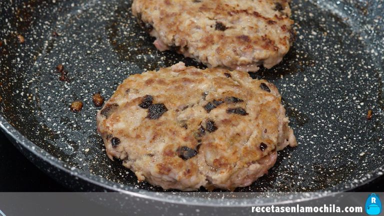 Cómo hacer hamburguesas con ciruelas y ras el hanout