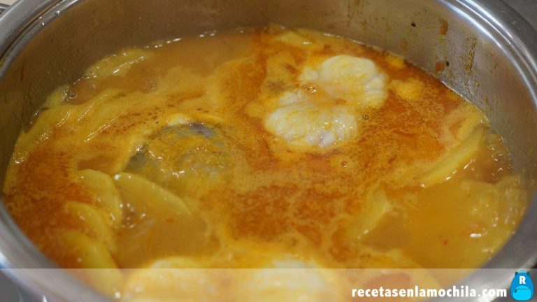 Cómo preparar rape guisado con patatas y azafrán