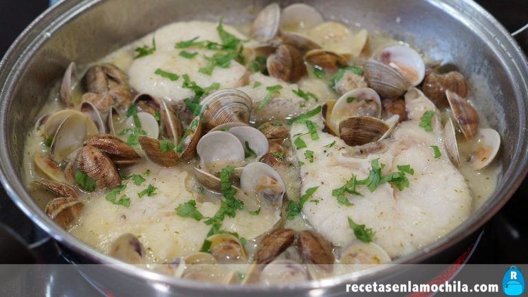 Cómo hacer merluza con almejas en salsa verde