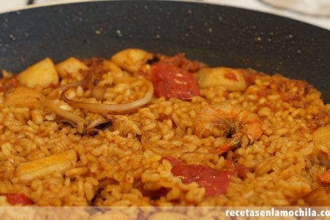 Arroz con sepia y gambas