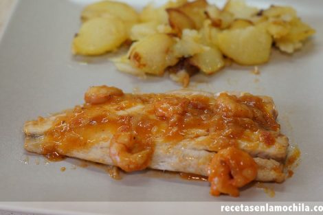 Lubina en salsa con gambas