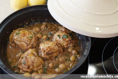 Tajine de pollo con limón y aceitunas