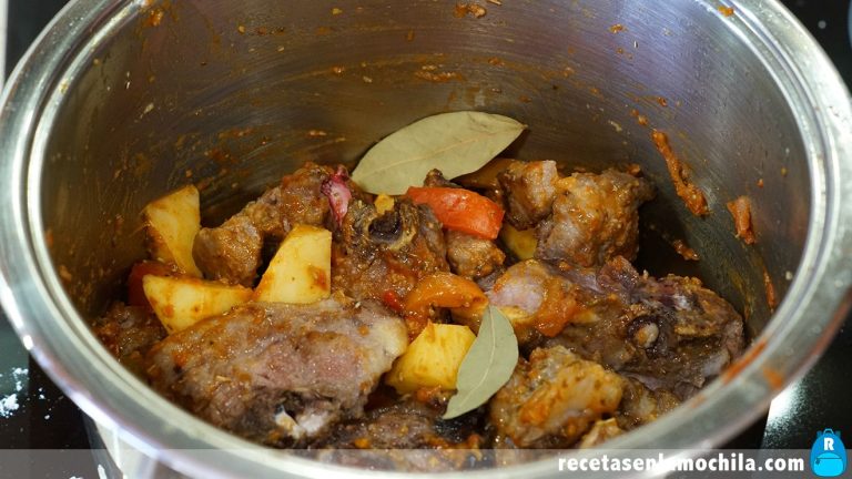 Cómo hacer caldereta de cordero con patatas