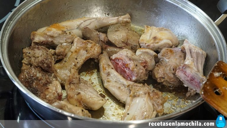 Cómo preparar conejo guisado con verduras