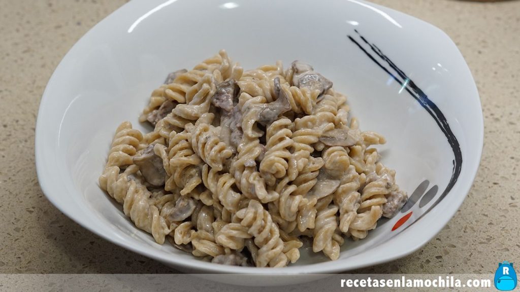 Pasta con salsa boscaiola