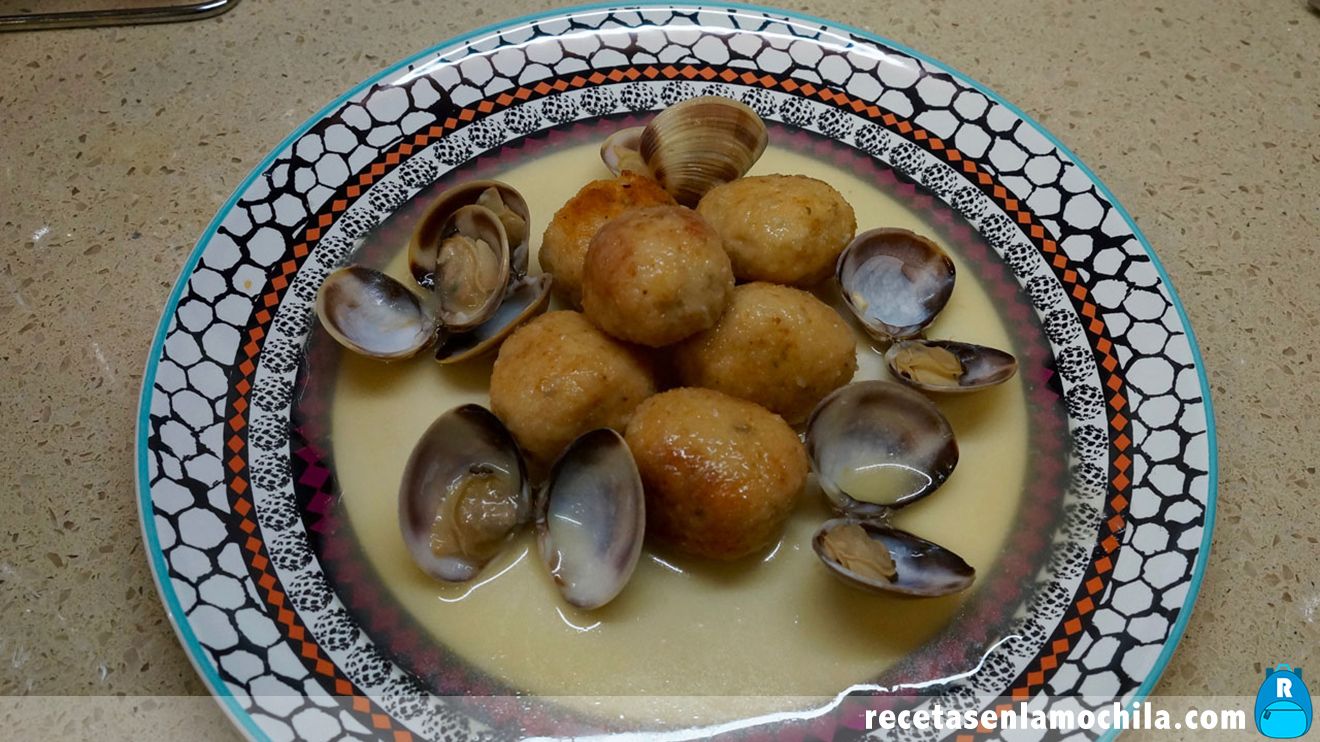 Albóndigas de salmón con almejas en Thermomix