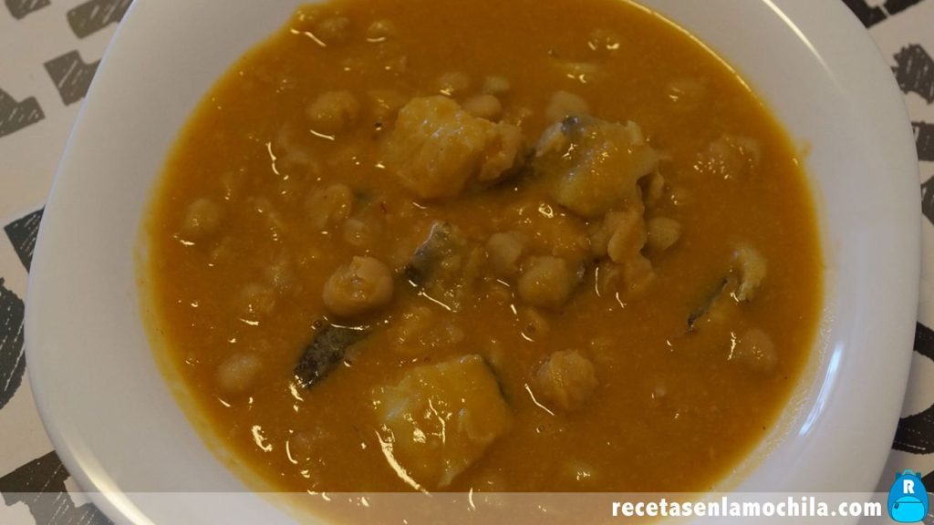Potaje de vigilia o garbanzos con bacalao en Thermomix