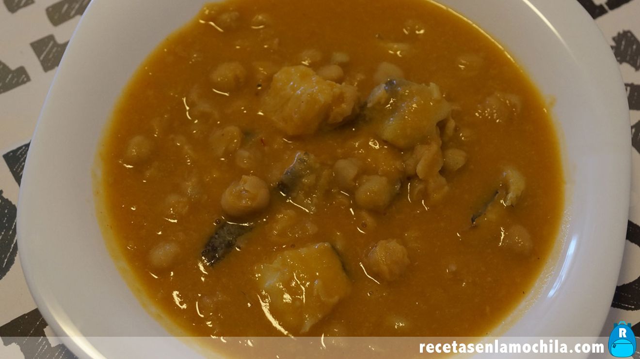 Potaje de vigilia o garbanzos con bacalao en Thermomix