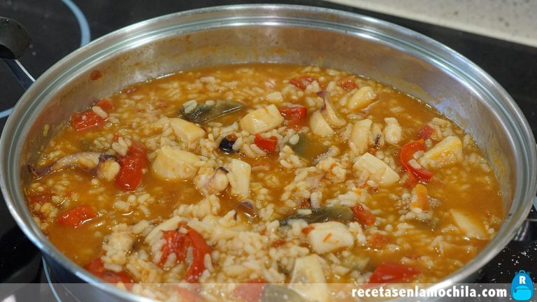 Cómo hacer arroz meloso de pulpo y sepia con alcachofas