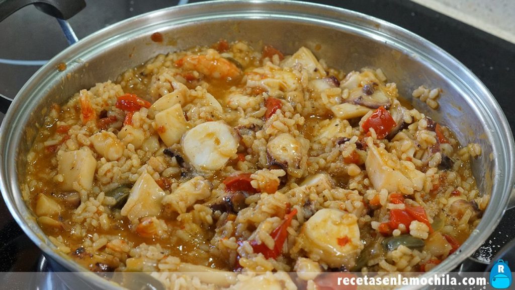 Receta de arroz meloso de pulpo y sepia con alcachofas