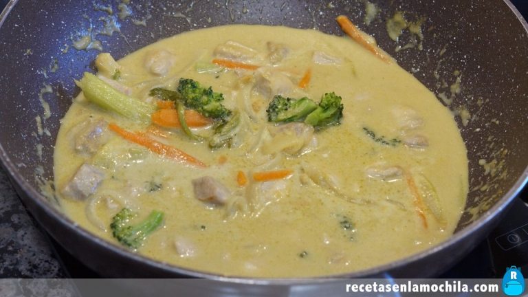Receta de curry verde tailandés de pollo con verduras