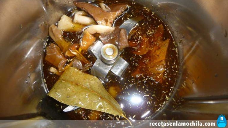 Cómo preparar merluza en escabeche con setas en Thermomix