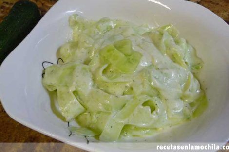 Ensalada de pepino y yogurt con Thermomix