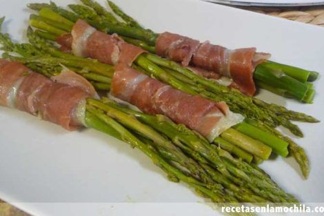 Espárragos al vapor con jamón en Thermomix