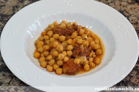 Garbanzos de bote con chorizo y morcilla